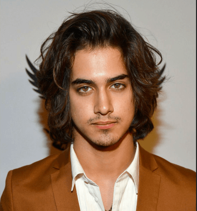5 Awesome Hairstyles for Men with Wavy Hair