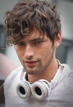 12 Cool Hairstyles For Men With Wavy Hair