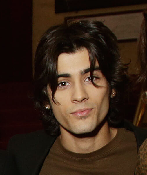 Zayn Malik Shows off his Long Hair - Hairstyle on Point