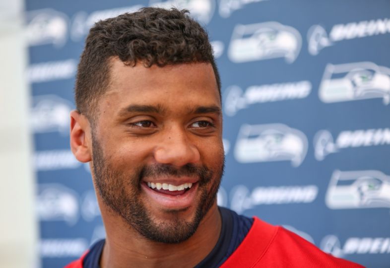 russel wilson nfl hairstyle