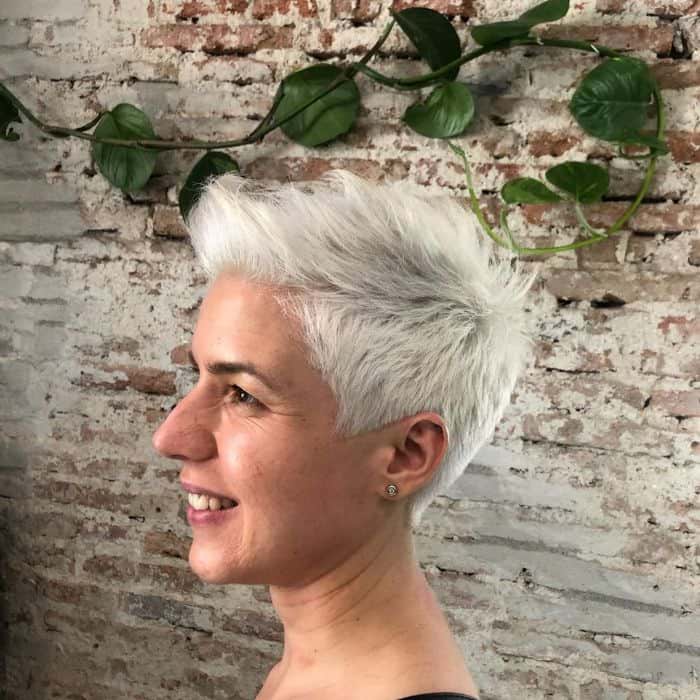 Short hairstyles for women - 21
