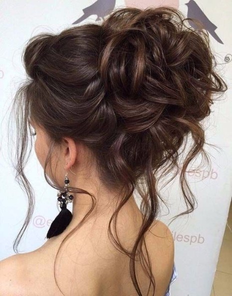 35 Trendy Prom Updos | Undone Curly Bun | Hairstyle on Point