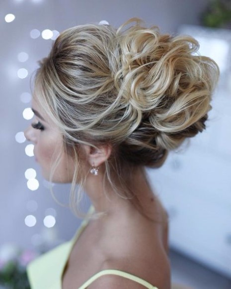 Messy Bun Updo | Hairstyle on Point