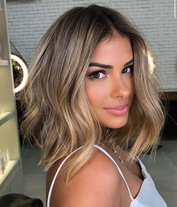 38 Medium Length Hairstyles and Haircuts for 2022
