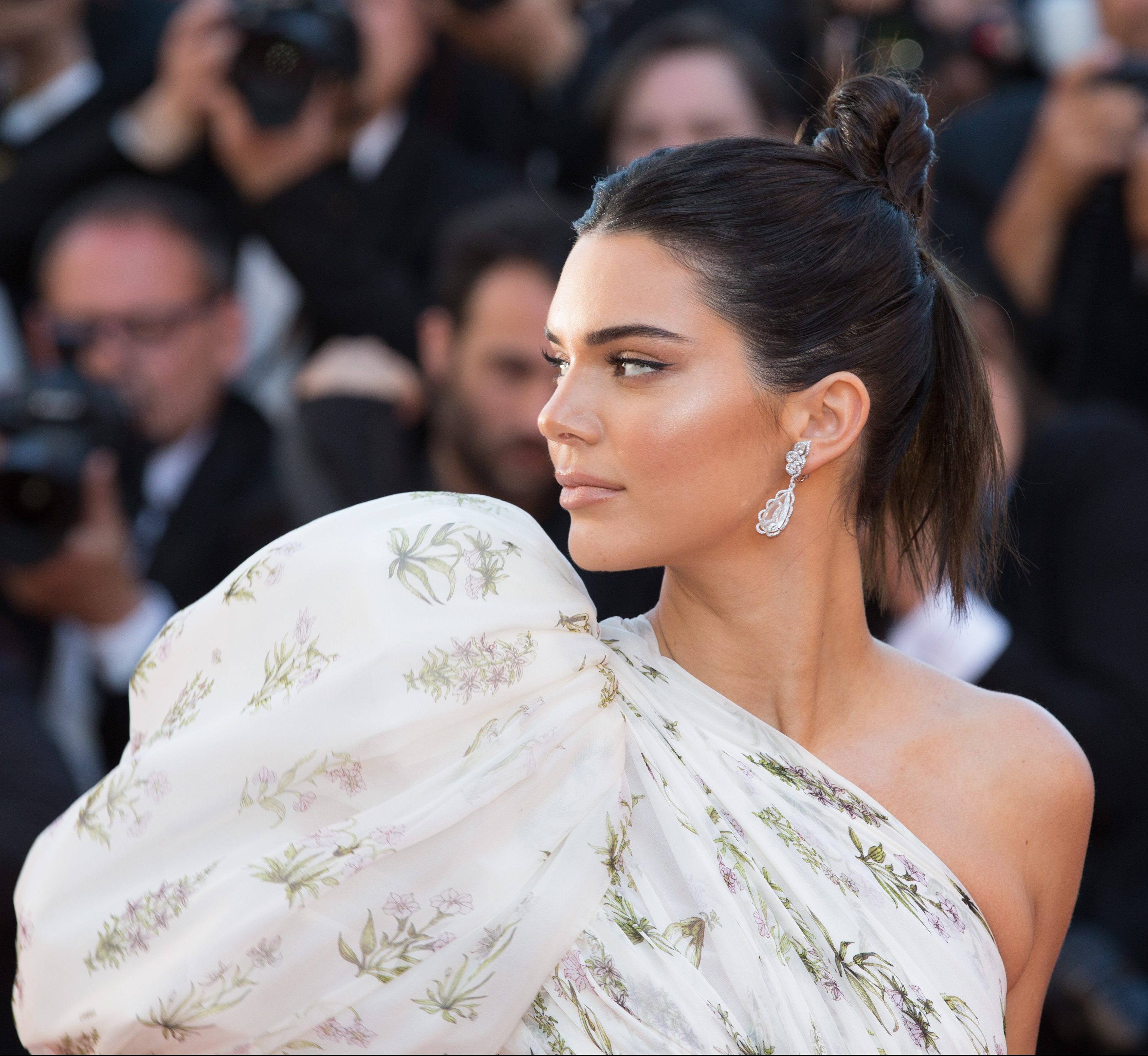 Adorable Bun Hairstyles You Need To Try ASAP | Samarai Bun | Hairstyleonpoint.com