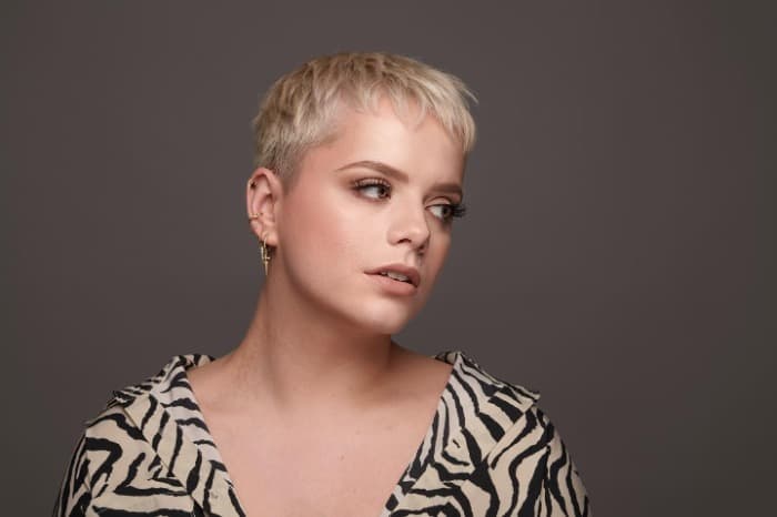 short hairstyles blonde with lowlights