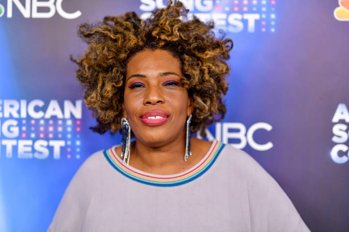 Macy Gray’s Hair Takes Flight