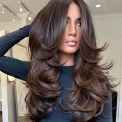 Trendy Haircuts for Oval Faces 2024